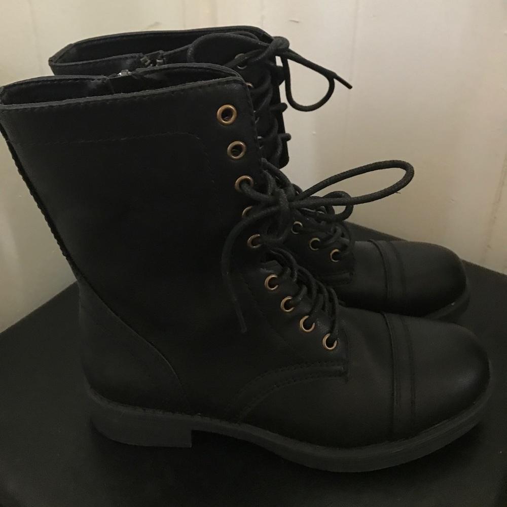 Combat black boots